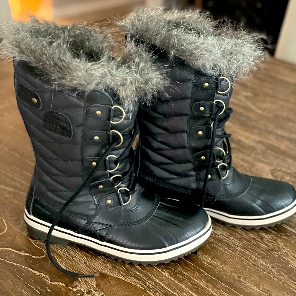 Sorel boots, black and in great condition